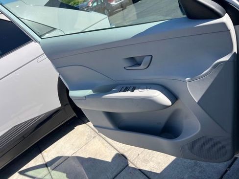 Certified 2025 Hyundai Kona SE AWD/4WD image 17