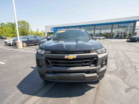 Used 2024 Chevrolet Colorado W/T w/ Safety Package AWD/4WD image 2