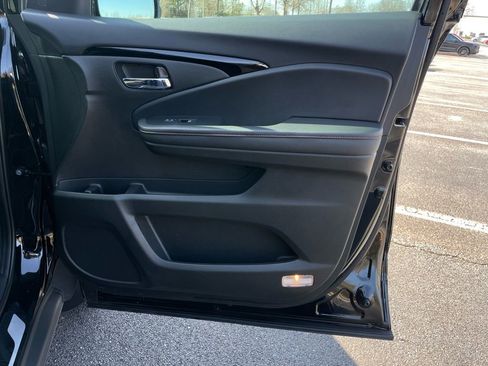 Certified 2025 Honda Ridgeline Black Edition image 30