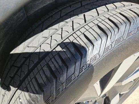 Used 2025 Volkswagen Atlas Cross Sport SE image 29