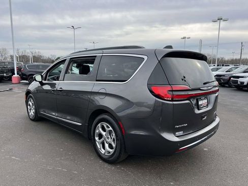 Used 2023 Chrysler Pacifica Limited image 5