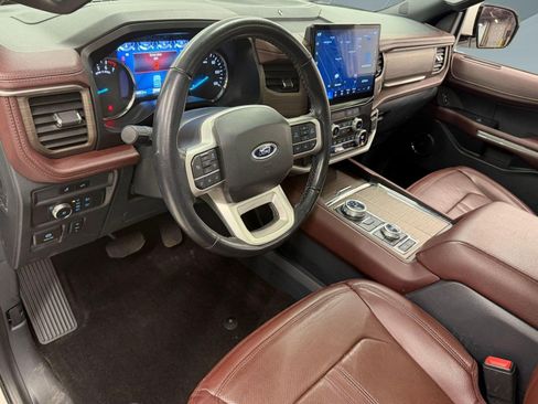 Used 2022 Ford Expedition Max Limited image 3