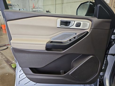 Used 2020 Ford Explorer Platinum w/ Premium Technology Package AWD/4WD image 27