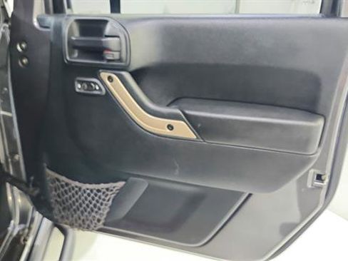 Used 2016 Jeep Wrangler Sahara image 23