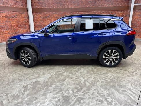 Used 2022 Toyota Corolla Cross XLE image 2