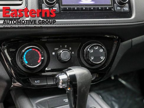 Used 2018 Honda HR-V LX image 19