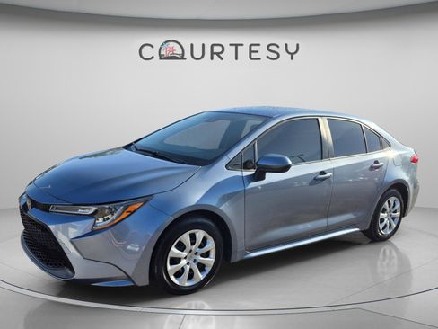 Used 2020 Toyota Corolla LE FWD image 1