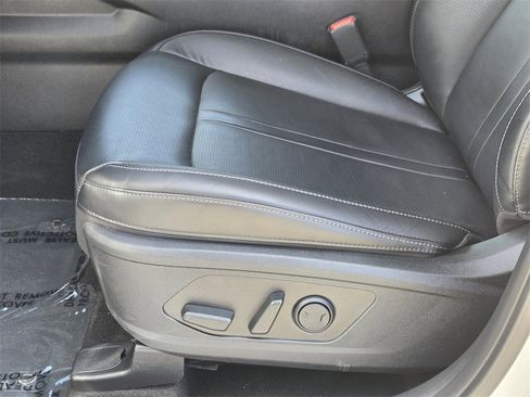 Certified 2025 Kia Sorento EX w/ EX Panoramic Sunroof Package image 26