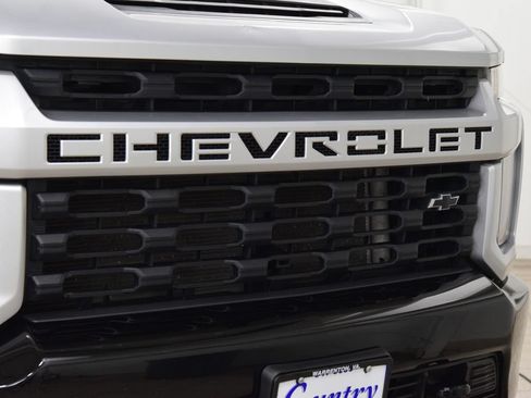 Used 2022 Chevrolet Silverado 2500 Custom w/ Custom Value Package AWD/4WD image 11