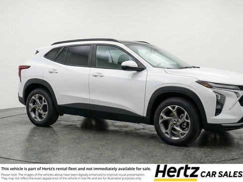 Used 2025 Chevrolet Trax LT image 1