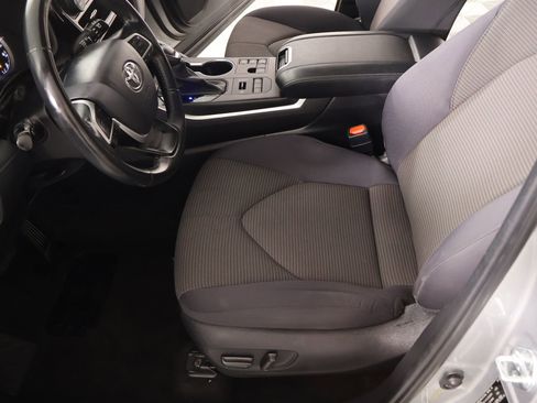 Used 2023 Toyota Highlander LE image 10