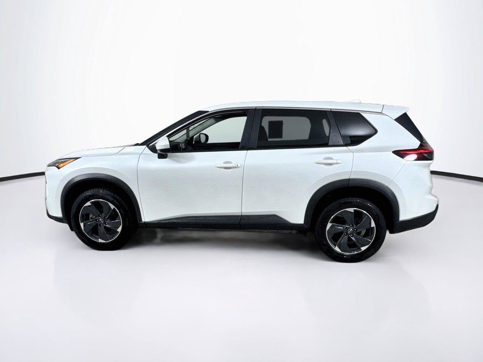 Used 2024 Nissan Rogue SV FWD image 3