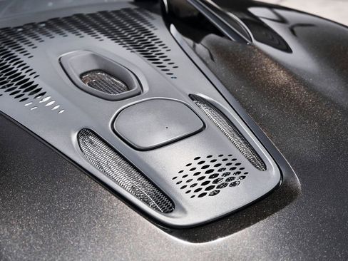 Used 2024 McLaren Artura image 12