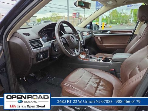 Used 2012 Volkswagen Touareg Sport AWD/4WD image 13