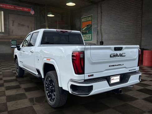 New 2026 GMC Sierra 2500 Denali Ultimate w/ LPO, Black Badging Package AWD/4WD image 5