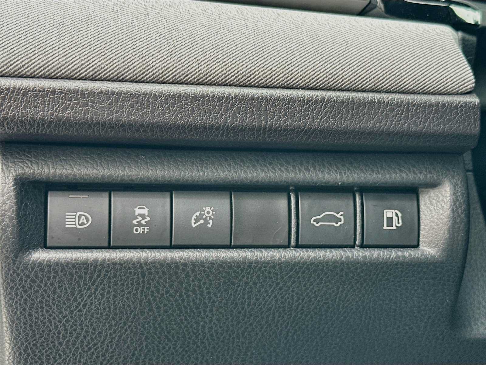 Used 2025 Toyota Camry LE w/ Convenience Package FWD image 10