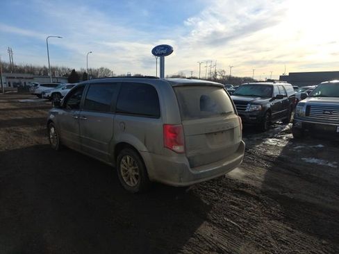 Used 2014 Dodge Grand Caravan SXT image 4