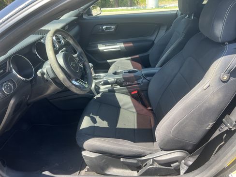 Used 2017 Ford Mustang Coupe RWD image 14