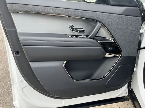 Used 2024 Land Rover Range Rover Sport Dynamic SE image 12