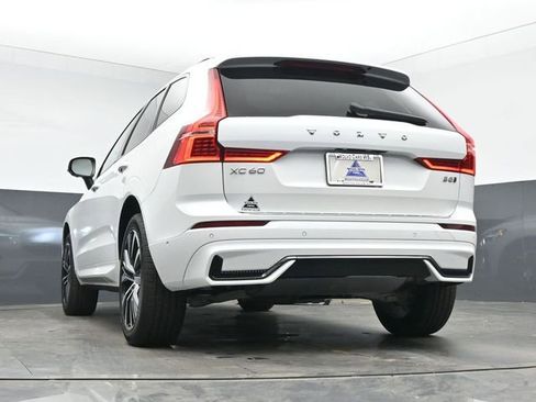 Used 2023 Volvo XC60 B5 Plus image 42