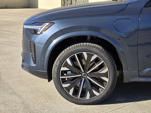 New 2026 Volvo XC90 T8 Ultra w/ Protection Package Premier image 11