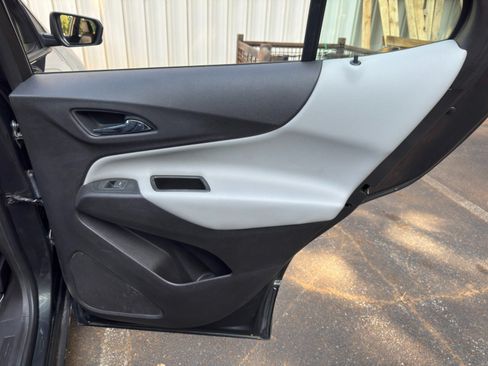 Used 2020 Chevrolet Equinox LS FWD image 37