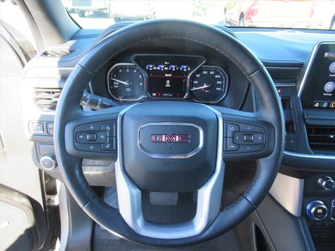 Used 2021 GMC Yukon SLT w/ SLT Luxury Package image 17