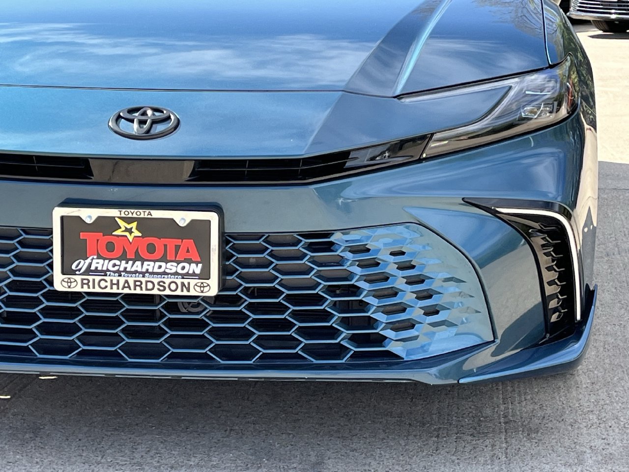 Used 2025 Toyota Camry XSE FWD image 8