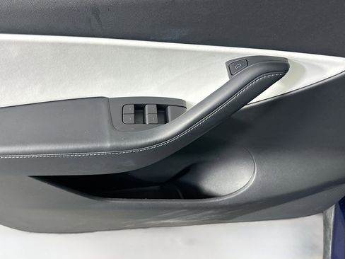 Used 2022 Tesla Model Y Long Range image 31