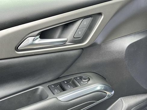 Used 2025 Chevrolet Traverse LT image 17