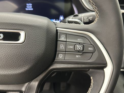 Used 2023 Jeep Grand Cherokee L Laredo AWD/4WD image 19