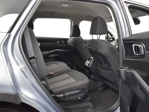 Used 2024 Kia Sorento LX image 18