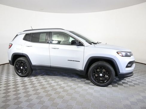 Used 2024 Jeep Compass Latitude AWD/4WD image 8