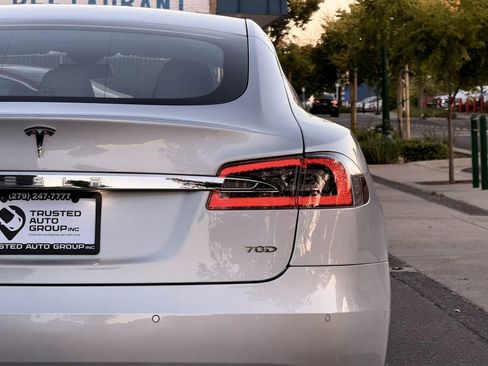Used 2016 Tesla Model S 70D AWD/4WD image 10