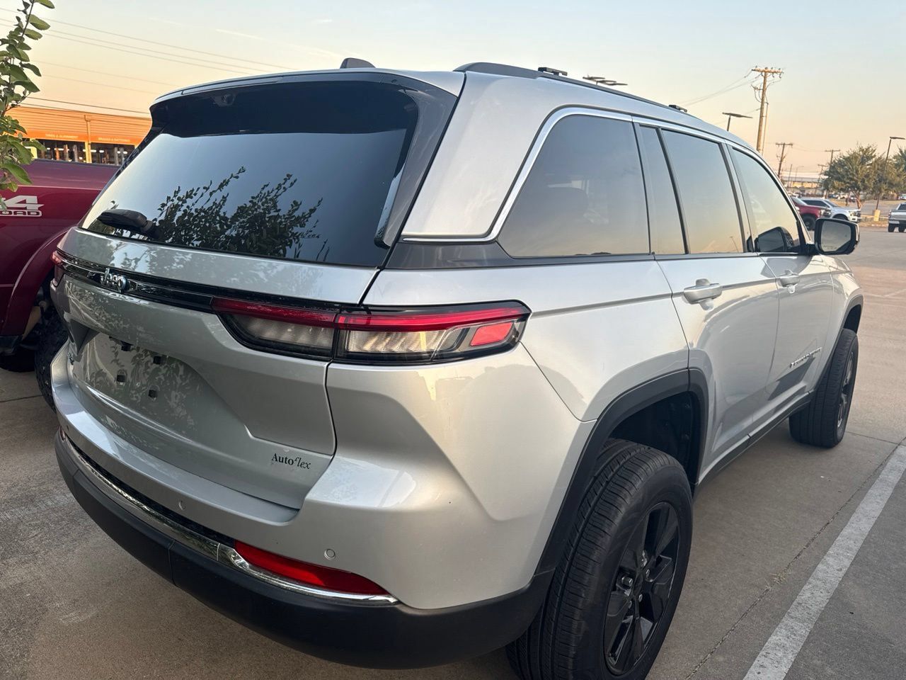 Used 2022 Jeep Grand Cherokee Limited 4xe w/ Luxury Tech Group II AWD/4WD image 5