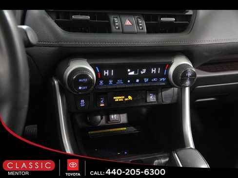 Used 2019 Toyota RAV4 Limited image 14