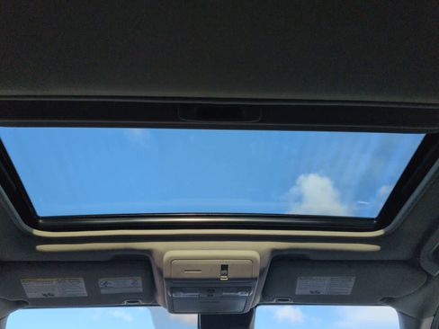 Used 2022 Nissan Frontier SV w/ SV Premium Package image 23