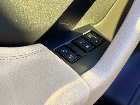 Used 2017 Jaguar F-PACE Premium image 21