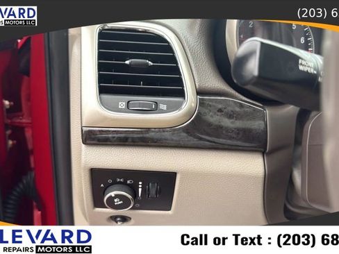 Used 2011 Jeep Grand Cherokee Laredo AWD/4WD image 24