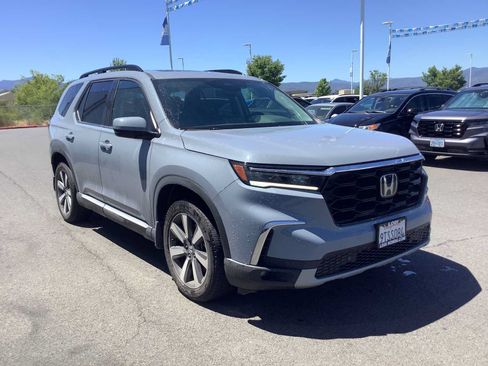 Used 2025 Honda Pilot Touring image 8
