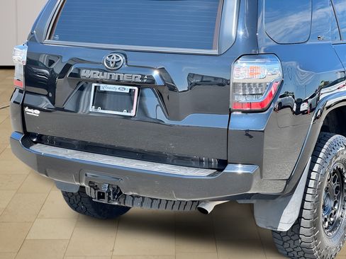 Used 2022 Toyota 4Runner SR5 RWD image 41