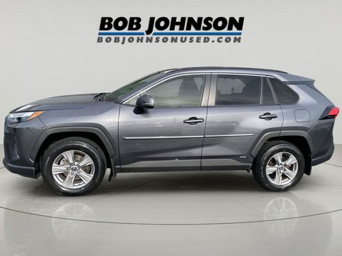 Used 2022 Toyota RAV4 XLE w/ Convenience Package AWD/4WD image 6