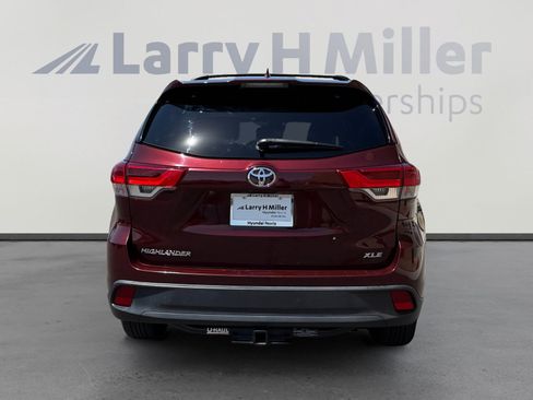 Used 2019 Toyota Highlander XLE FWD image 4