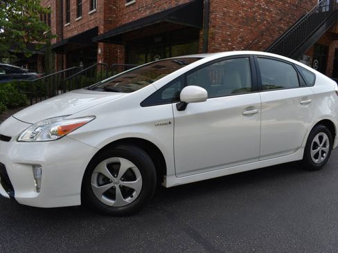 Used 2015 Toyota Prius Two FWD image 48