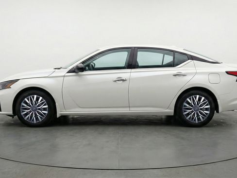 Used 2025 Nissan Altima 2.5 SV FWD image 5