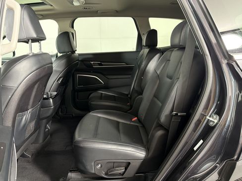 Used 2025 Kia Telluride S FWD image 22