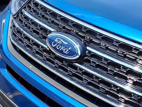 Used 2020 Ford Explorer XLT w/ Equipment Group 202A AWD/4WD image 31
