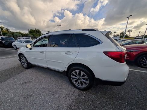 Used 2017 Subaru Outback 3.6R Touring image 9