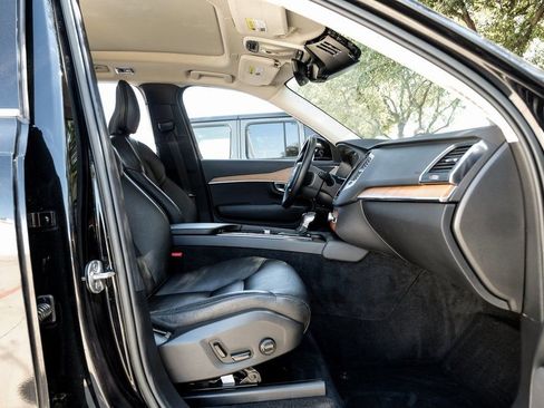 Used 2022 Volvo XC90 T6 Momentum w/ Climate Package image 42