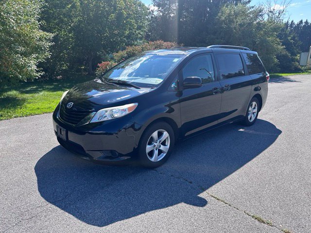 Used 2017 Toyota Sienna LE w/ Cargo Management Package FWD image 7